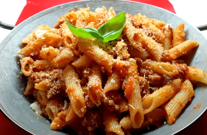 Penne bolognese